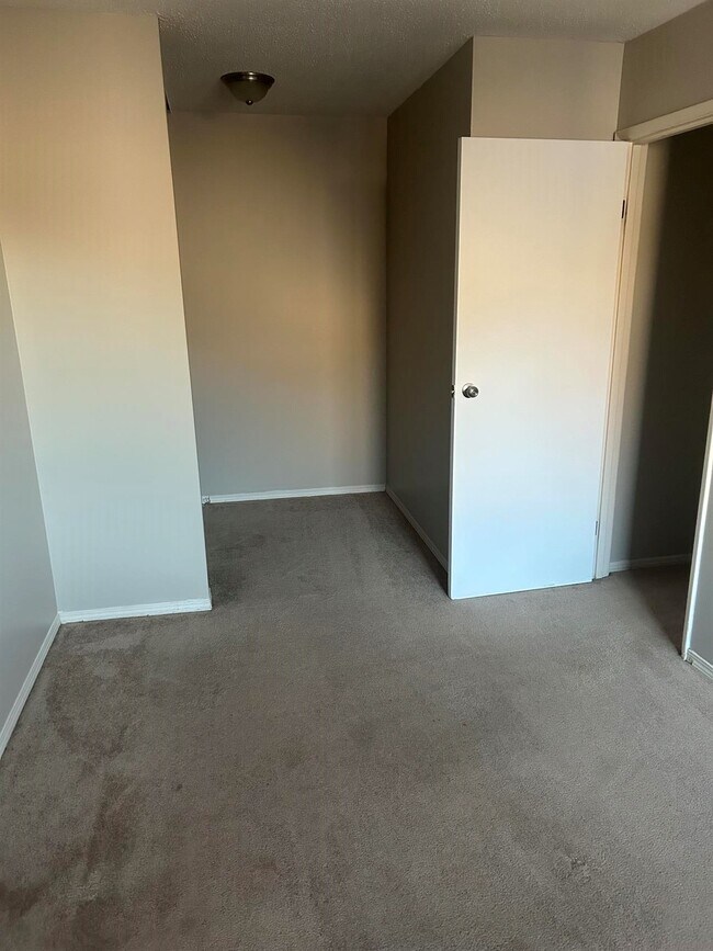 Photo du bâtiment - 3 Bed 1 Bath Unit in Edmonton, AB