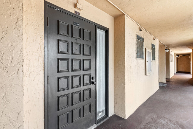Foto del edificio - 755 Dotterel Rd
