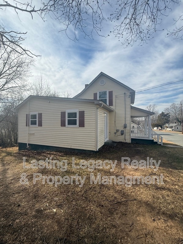 Building Photo - 325 Jackson St