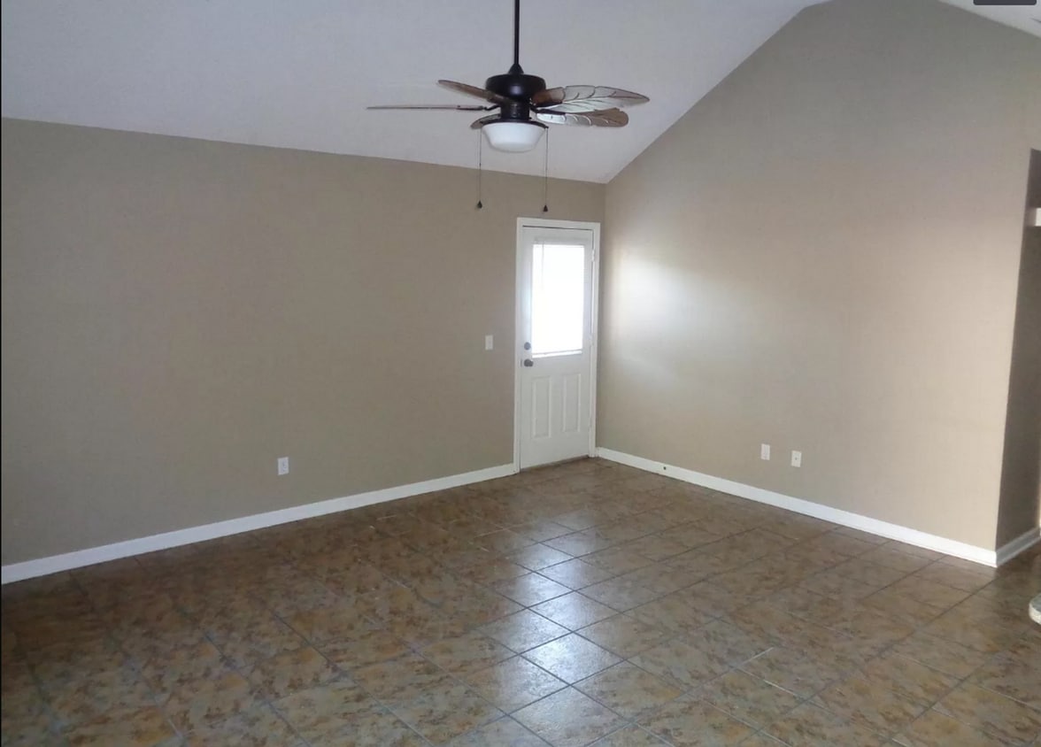 Primary Photo - 3 Bed/ 3 Bath located just off South Lamar