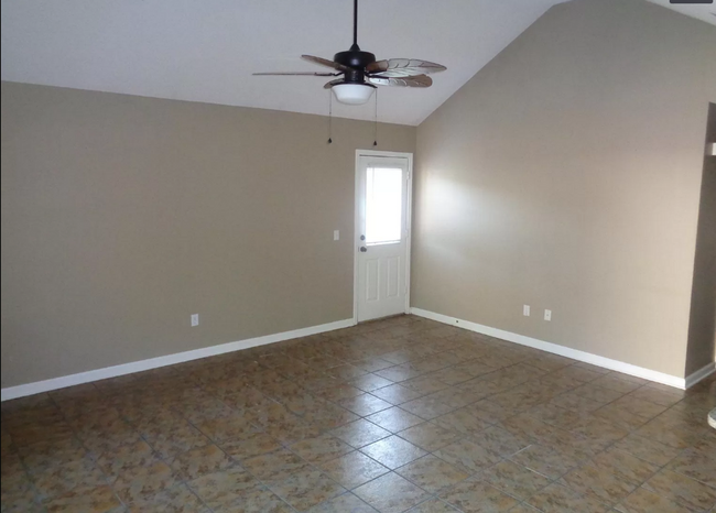 Foto del edificio - 3 Bed/ 3 Bath located just off South Lamar