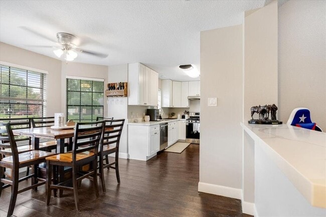 Building Photo - 3209 Blue Wing Dr