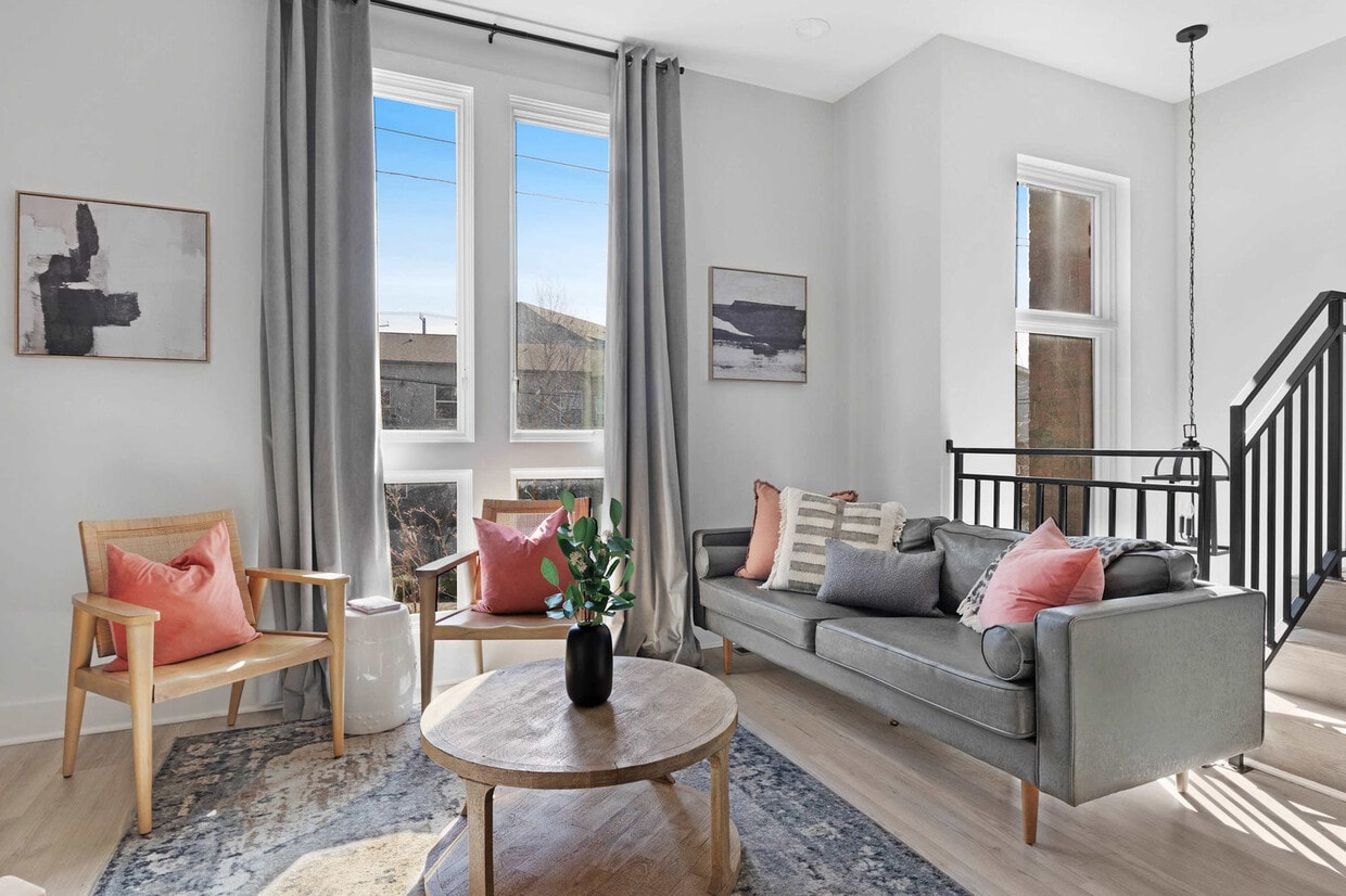 Primary Photo - 915 Ramsey St