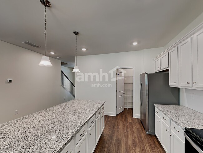 Foto del edificio - 412 Tributary Ln