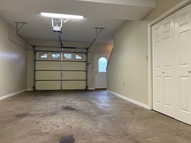 Foto del edificio - 2 Bedroom townhouse with garage near Med C...