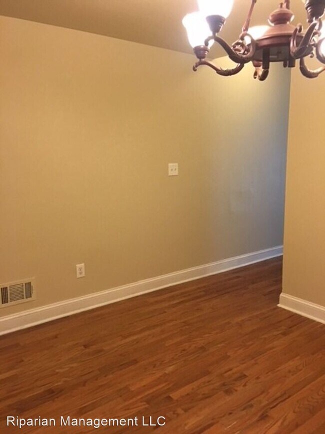 Building Photo - 4 br, 2 bath House - 1000 Bennett Place
