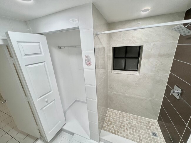 Foto del edificio - 649 W 14th St