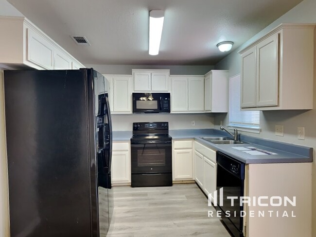 Foto del edificio - 8907 Slumber Ln