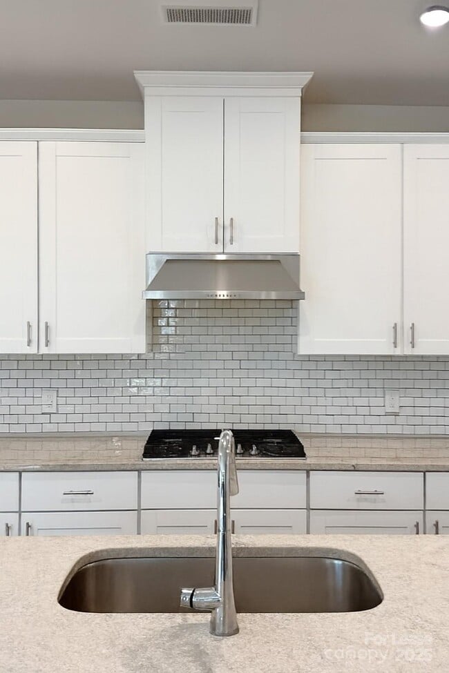 Building Photo - 221 Emmett Dr