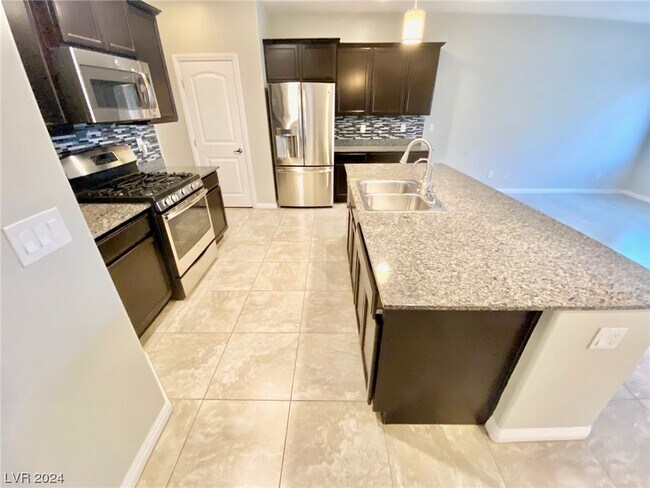 Building Photo - 6824 Majestic Palm Dr