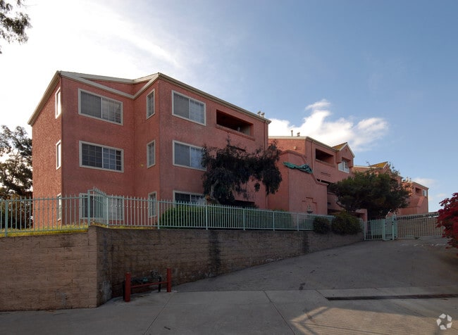 Building Photo - 4810 S La Brea Ave # DON
