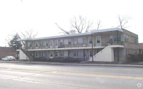 Building Photo - 2449 W 119th St