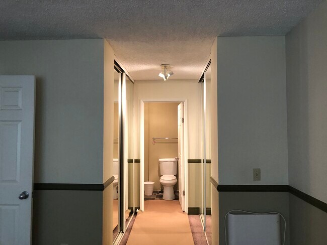 Foto del edificio - 8308 Regents Rd