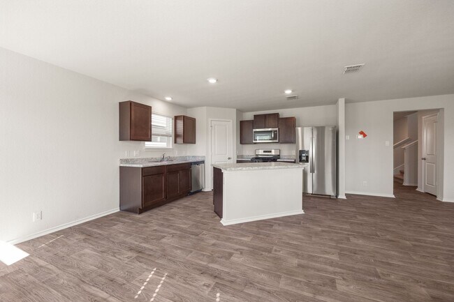 Building Photo - Like New in Valley Ranch!!!  Tons of Ameni...