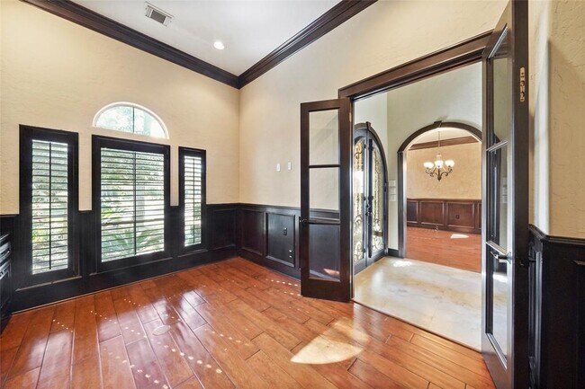 Building Photo - 30 N Palmiera Cir