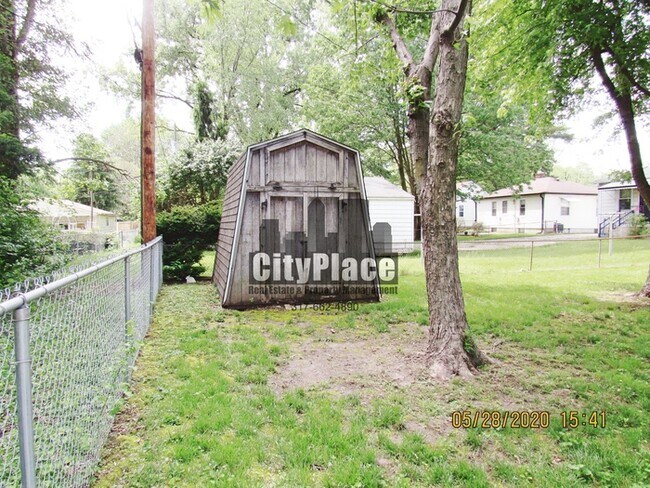 Foto del edificio - 1831 E 65th St, Indpls, IN 46220