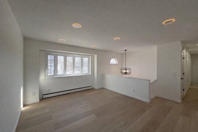 Building Photo - 222 Freida St