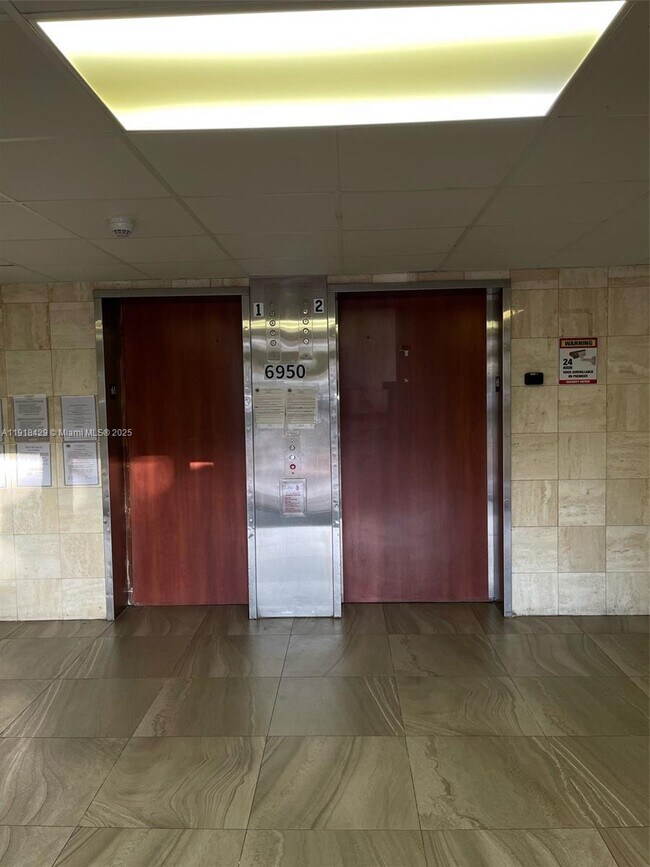 Foto del edificio - 6950 Miami Gardens Dr