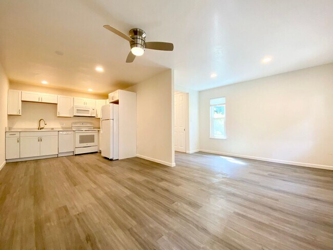 Foto del edificio - Renovated Pet-Friendly STUDIO with Full Ki...