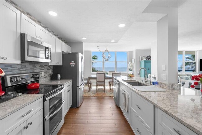 Building Photo - 1147 Hillsboro Mile