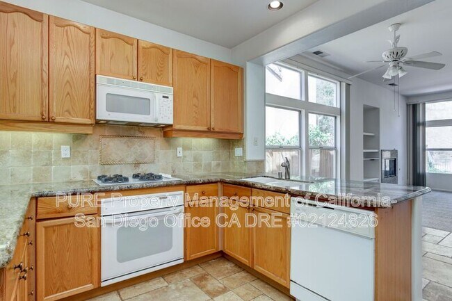 Building Photo - 2449 Fallbrook Pl