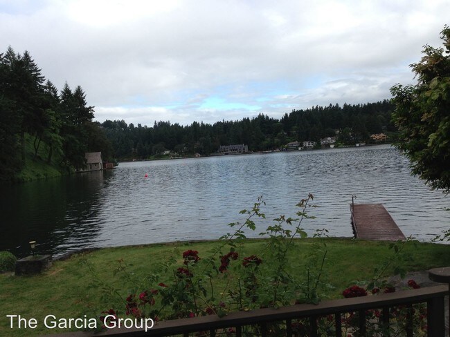 Building Photo - 4 br, 2.5 bath House - 1667 Lake Front Road