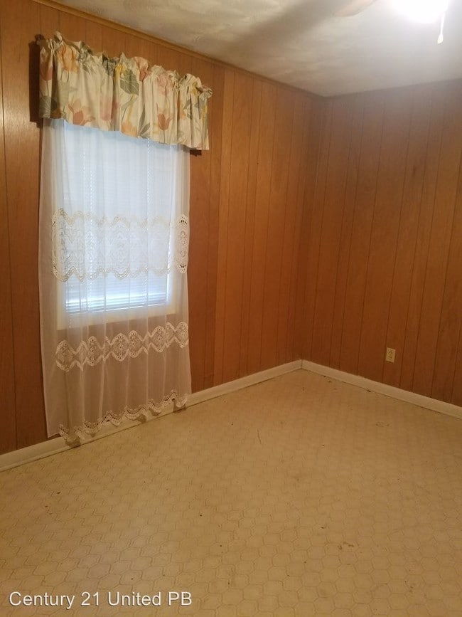Building Photo - 3 br, 1.5 bath House - 2300 W 37th