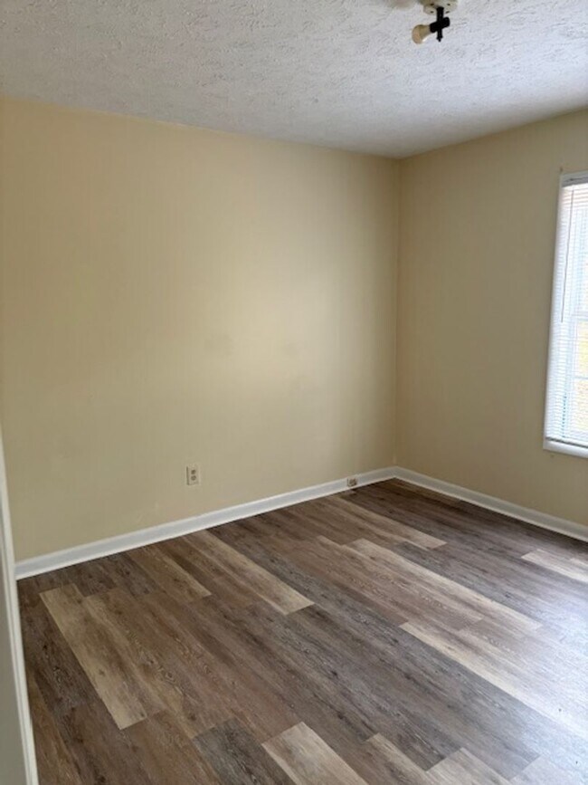 Building Photo - 3818 John Marshall Rd