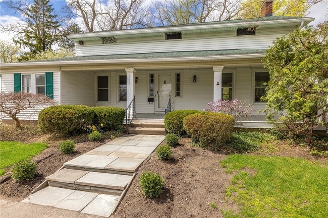 Building Photo - 1253 Fairport Rd