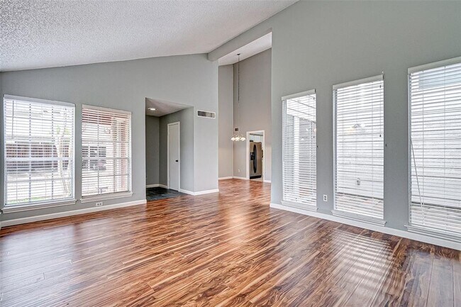 Foto del edificio - 7983 Kendalia Dr