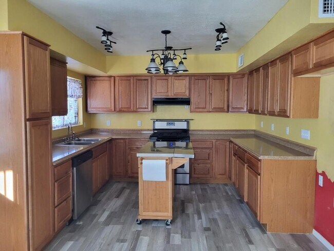 Building Photo - 620 Ridgecrest Dr