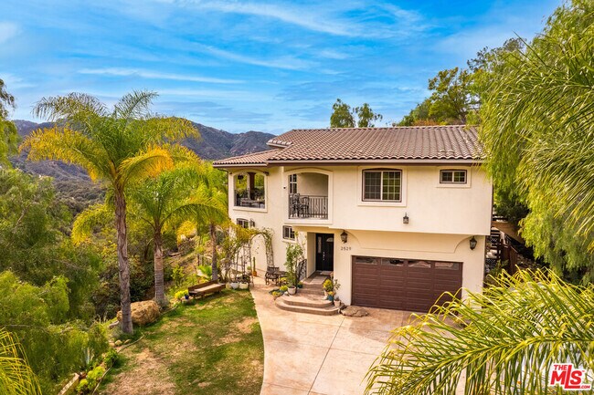 Foto del edificio - 2529 Topanga Skyline Dr