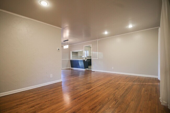 Foto del edificio - 3 Bed 1.5 Bath Great Neighborhood!
