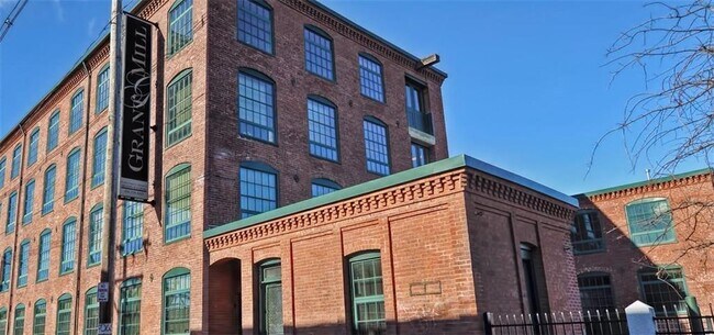 Building Photo - 295 Carpenter St