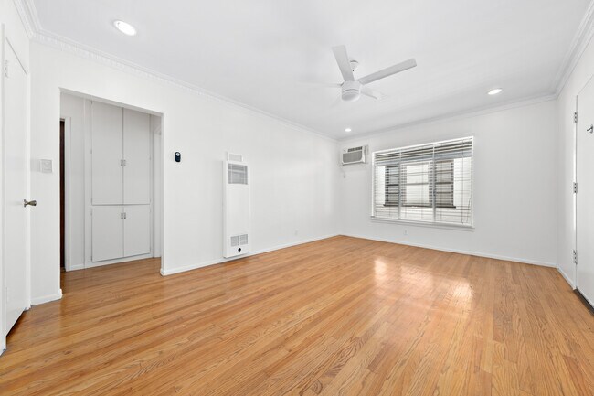 Building Photo - 1311 N Orange Dr