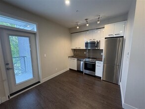 Building Photo - 45513-45513 Market Way