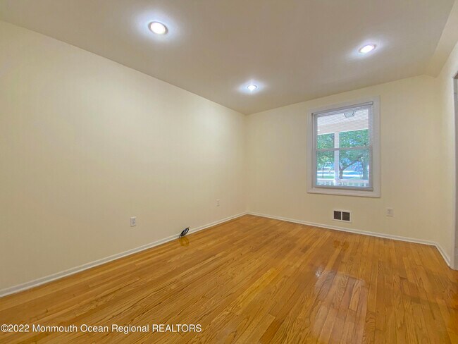 Building Photo - 331 Pine Brook Rd