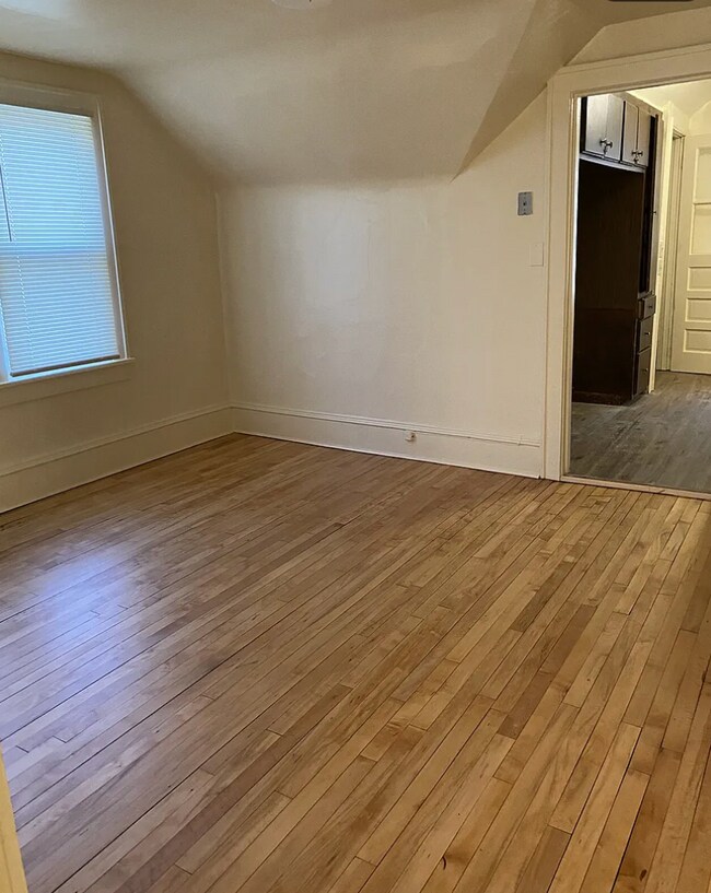 Foto del edificio - 3250 N Logan Ave