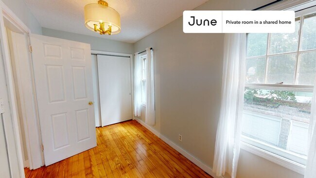 Building Photo - Room in Shared 4 bed/1 bath home