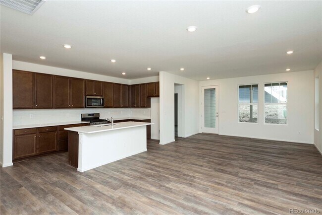Foto del edificio - 628 Felicity Loop
