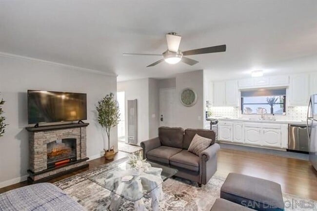Building Photo - Open and Airy Back-Unit in Amazing Normal ...