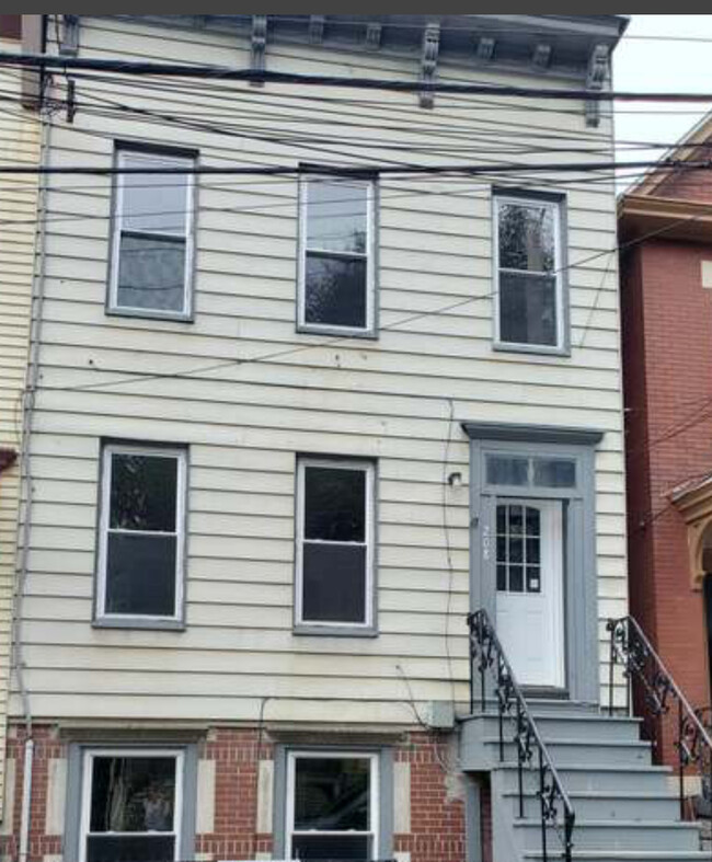 Building Photo - 208 Myrtle Ave