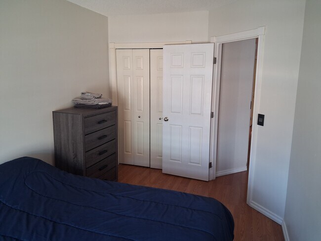 Building Photo - Modern 2-Bedroom Condo with Underground Parking in Prime Calgary Location