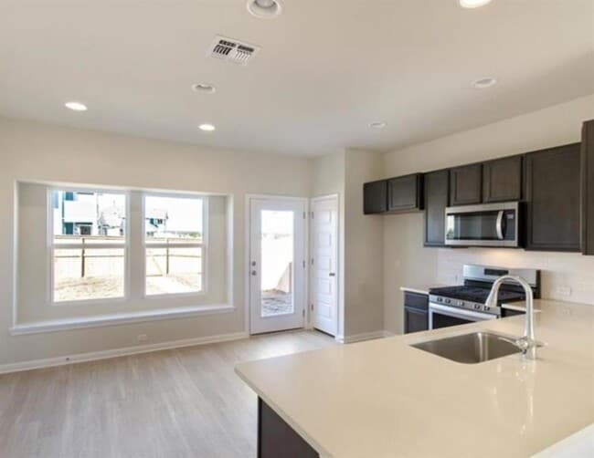 Building Photo - 1044 Esplanade Pkwy