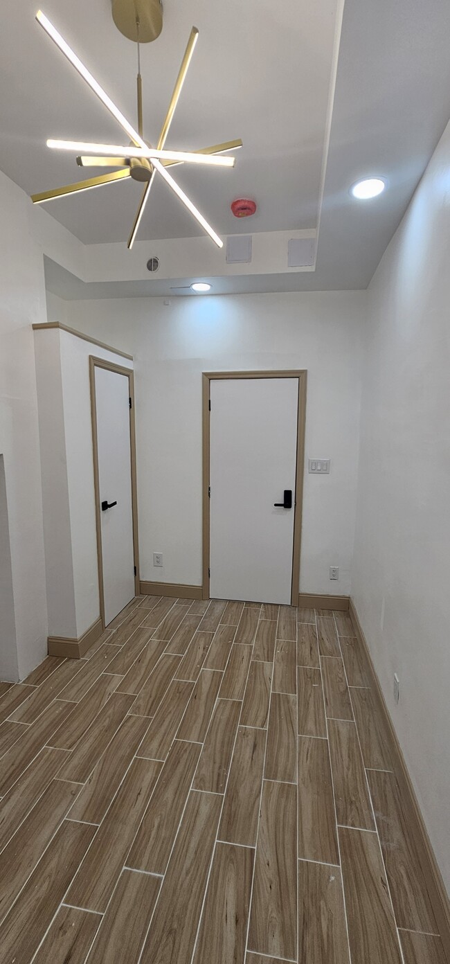 Foto del edificio - 70 Weirfield St