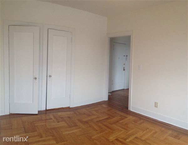Foto del edificio - 7918 Woodside Ave