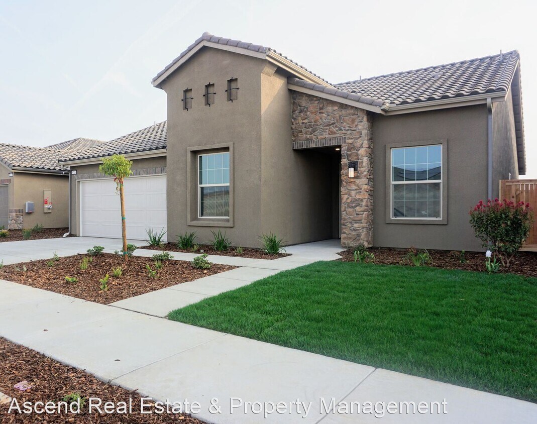 4 br, 2 bath House 9223 Blossom Creek Dr House Rental in Shafter