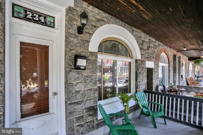 Foto del edificio - 234 W Douglass St