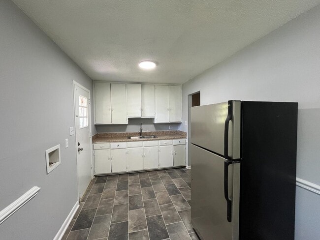 Building Photo - 2321 Stroller Ave