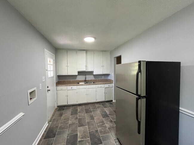 Foto del edificio - 2321 Stroller Ave